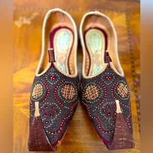 Slip on.  Ethnic party wear loafer style shoes.